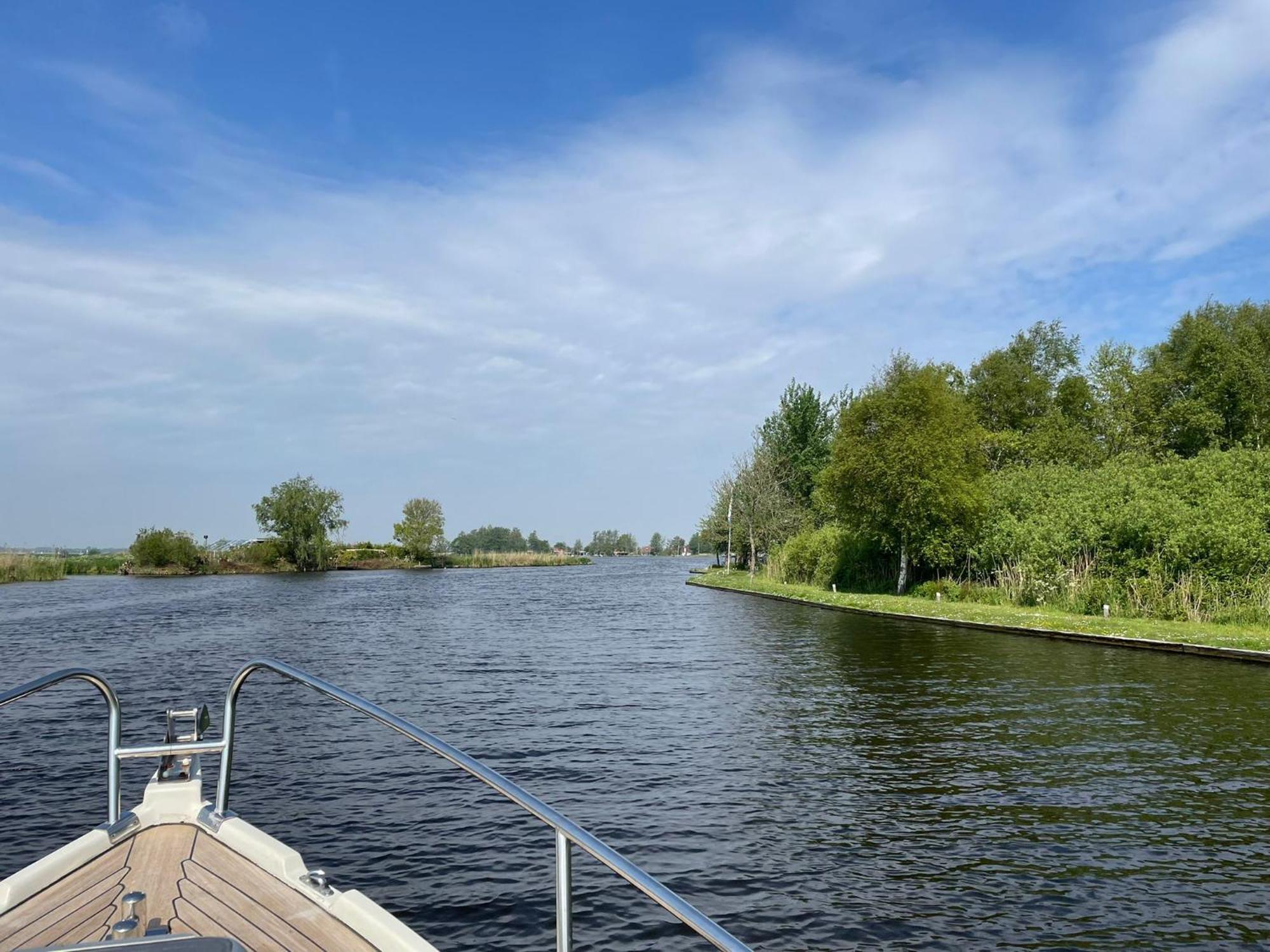 Guesthouse Bednboot Met Terras Aan Het Water Rijpwetering Exterior foto